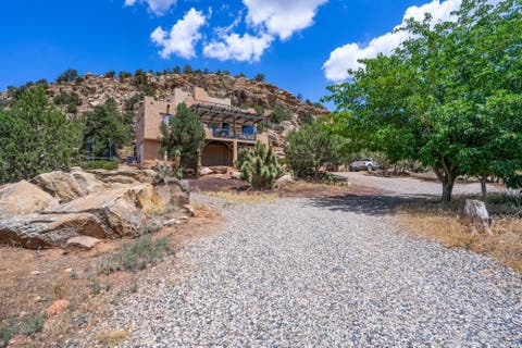Photo of 994 W FOOTHILL DR., Apple Valley, UT 84737 (MLS # 2178900)