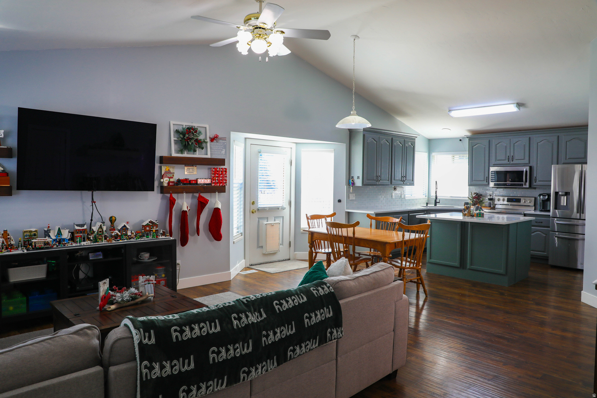 FOOTHILLS - Residential