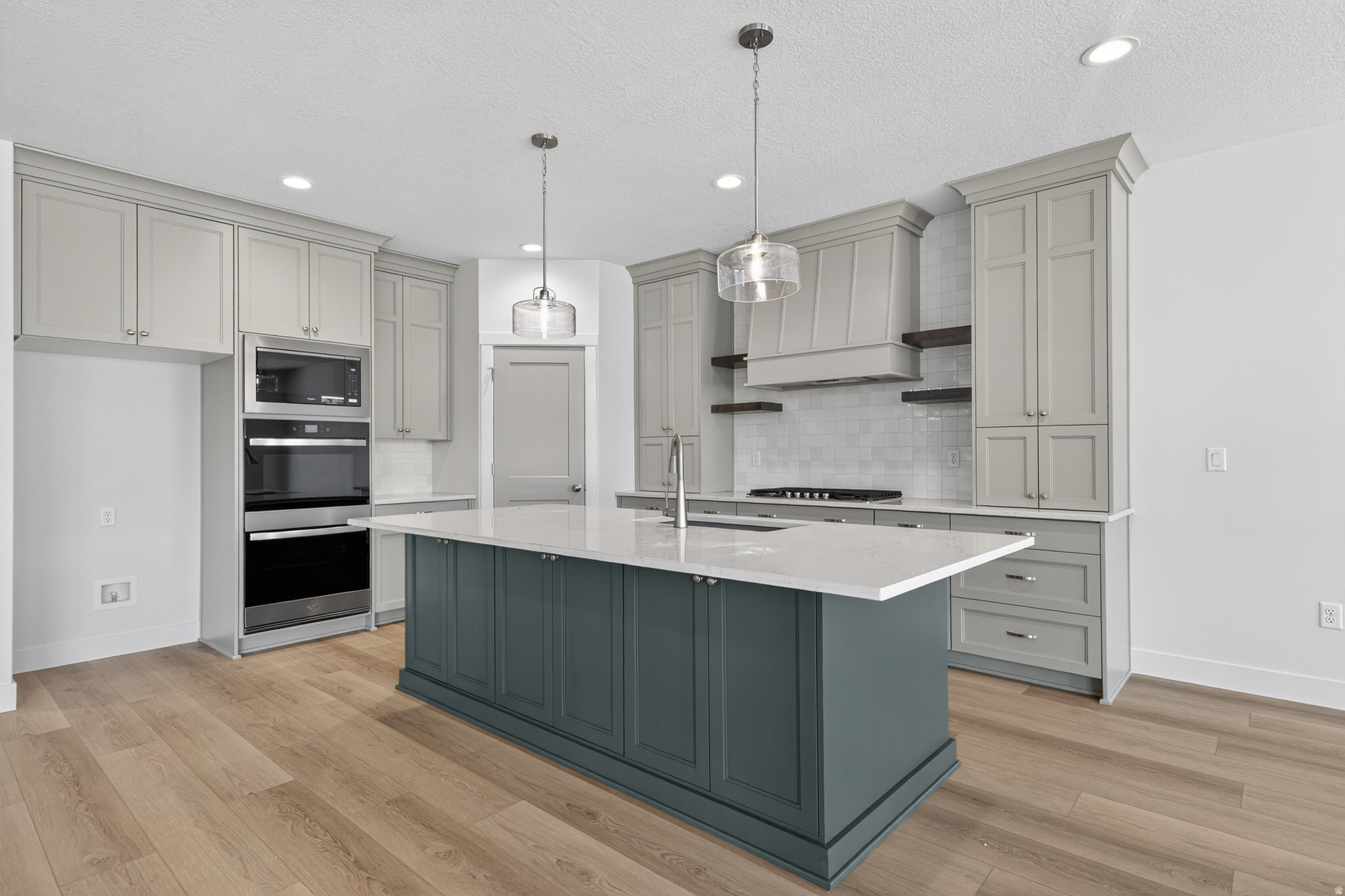 RIVERWOOD - Residential