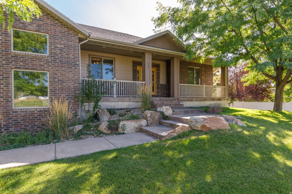 Photo of 217 S 150 W, Hyde Park, UT 84318 (MLS # 2182937)