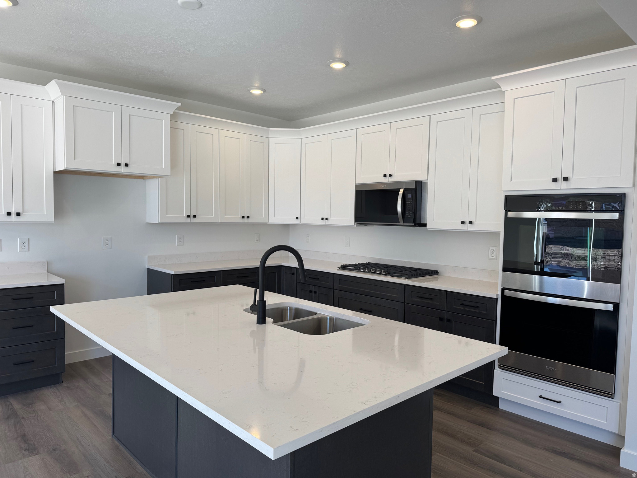 RIVERSIDE ESTATES - Residential