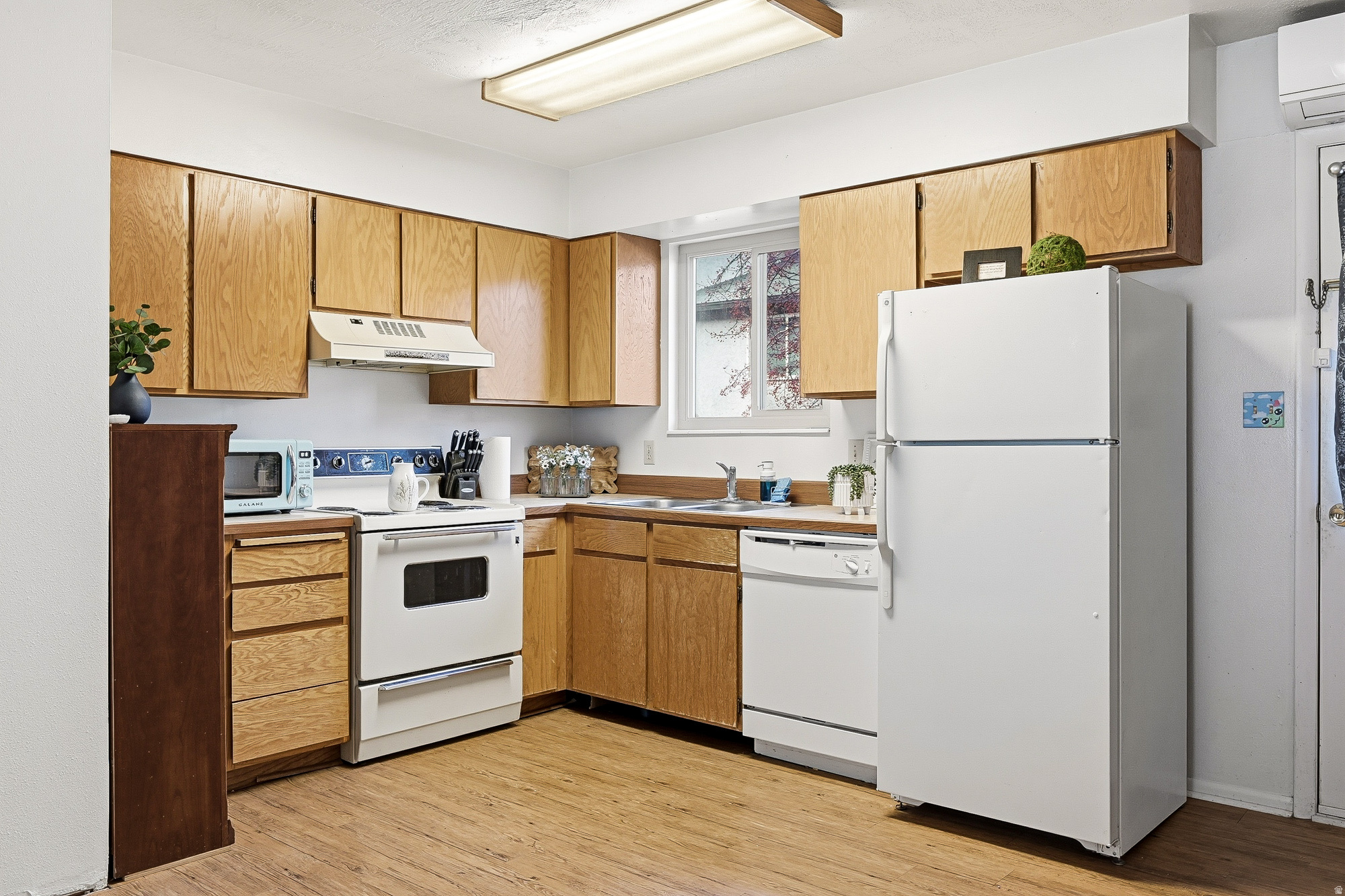 HILLSIDE VILLAS - Residential