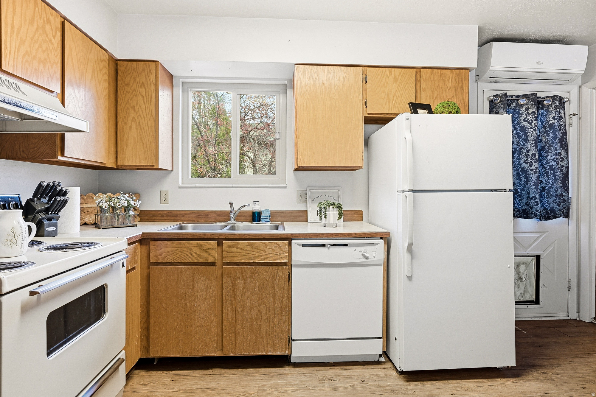 HILLSIDE VILLAS - Residential