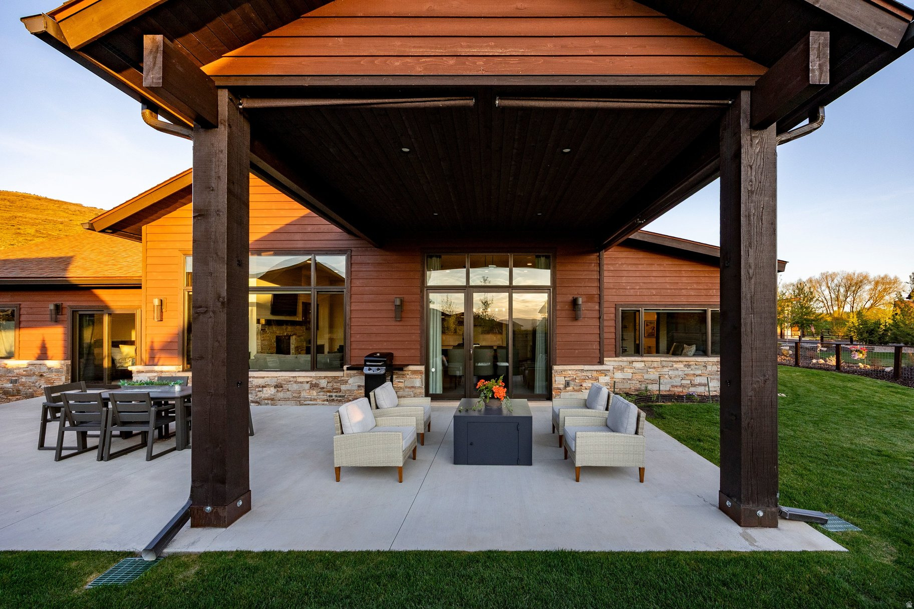 HIGH STAR RANCH - Residential