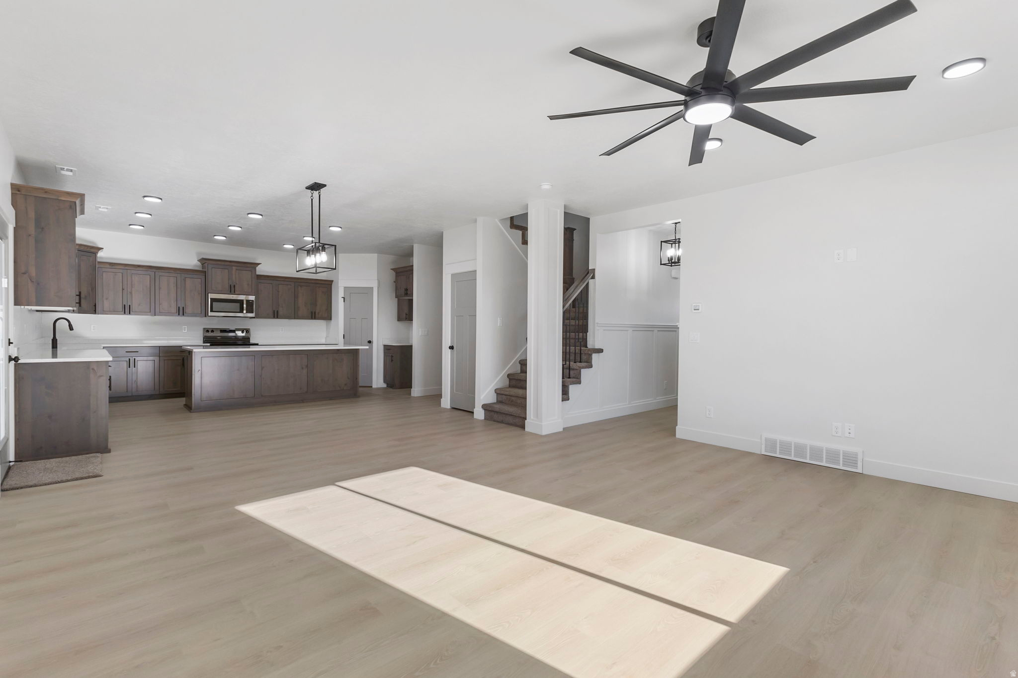 REGENCY GARDENS - Residential