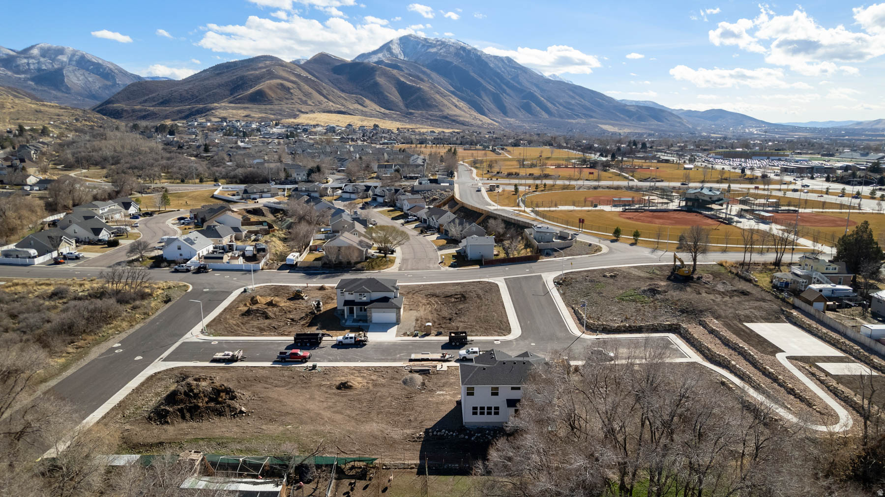 BELLE HOLLOW - Residential