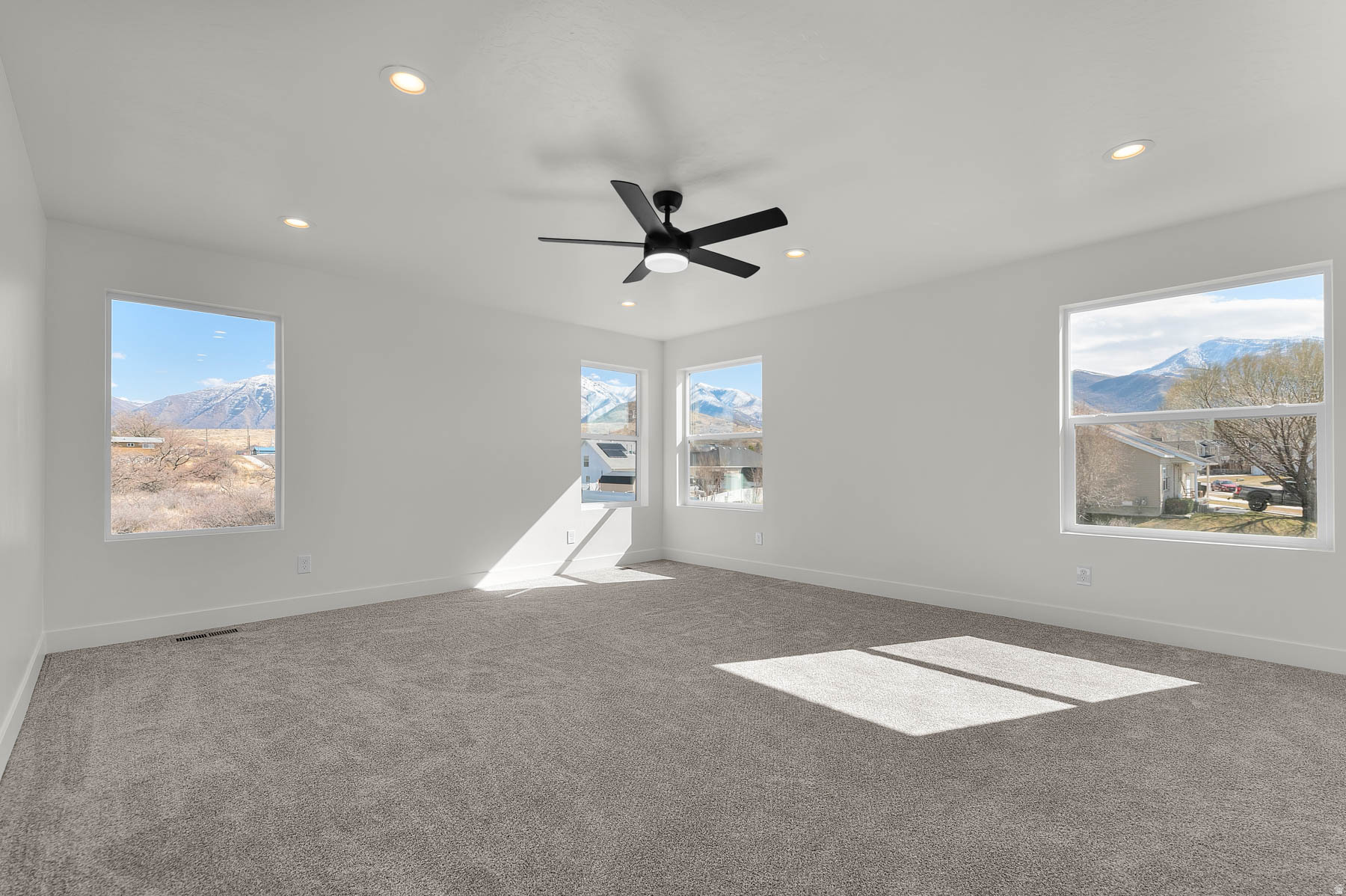 BELLE HOLLOW - Residential