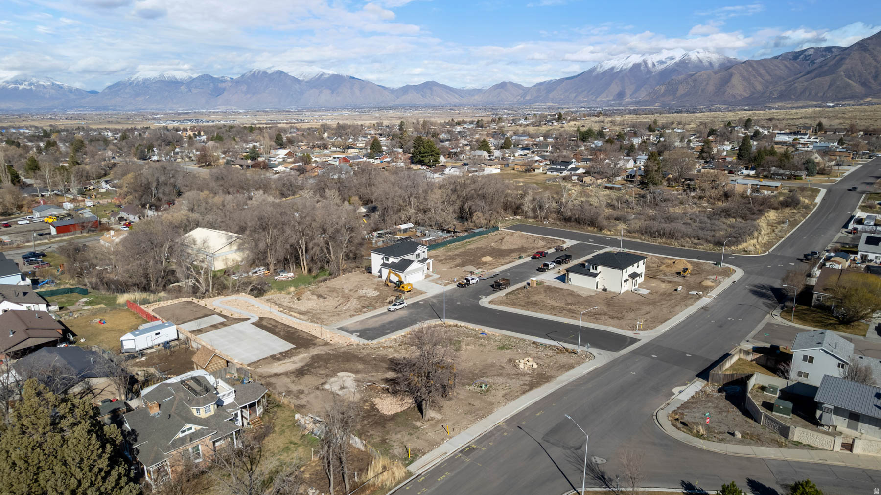 BELLE HOLLOW - Residential