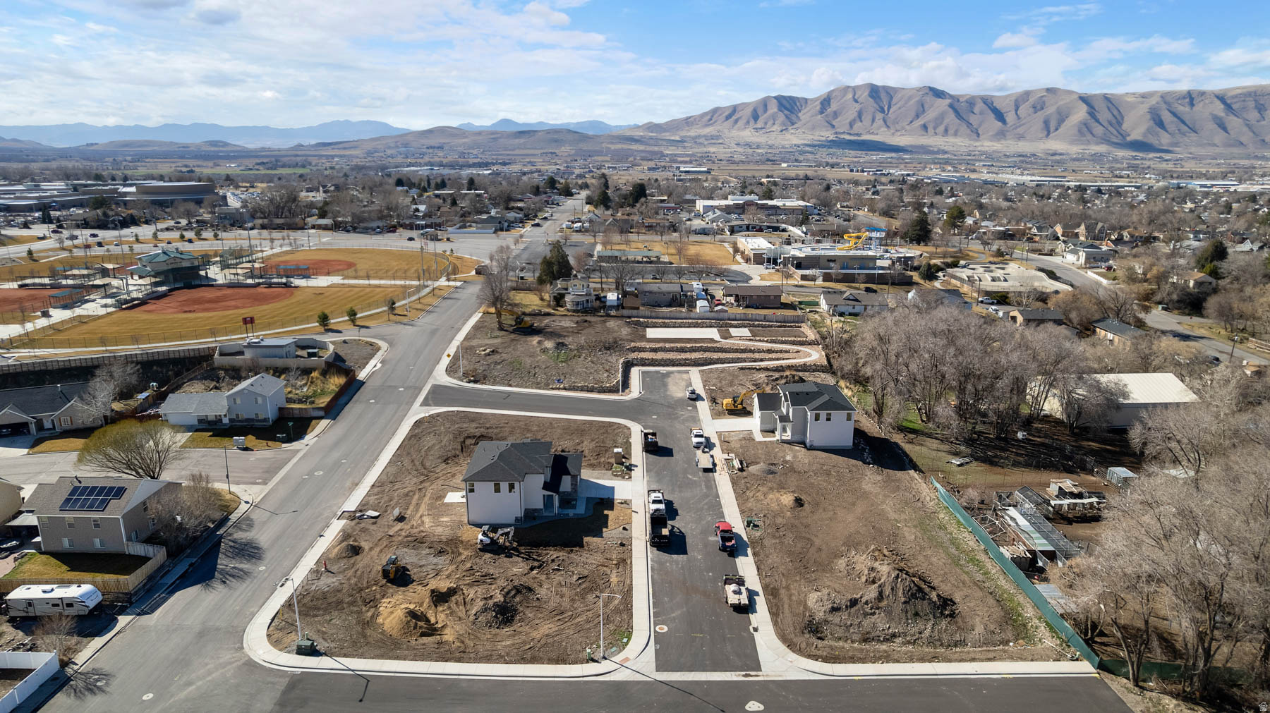 BELLE HOLLOW - Residential