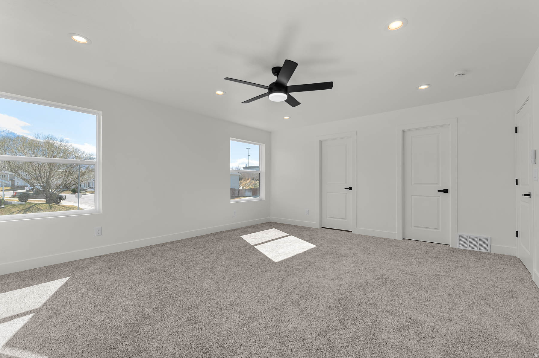 BELLE HOLLOW - Residential