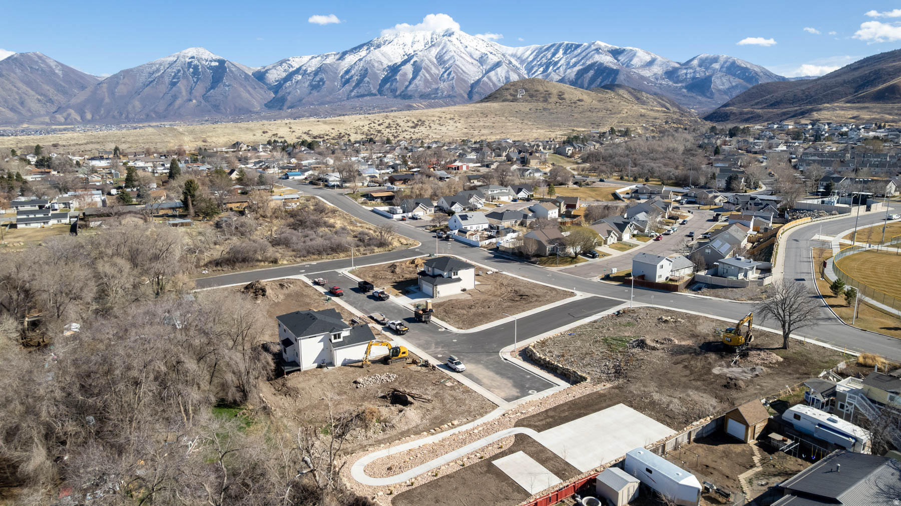 BELLE HOLLOW - Residential