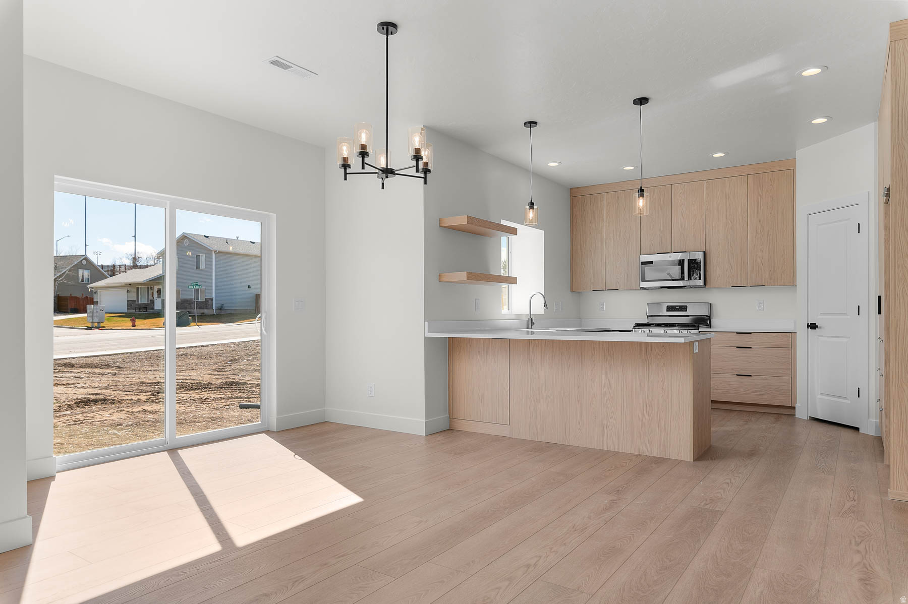 BELLE HOLLOW - Residential