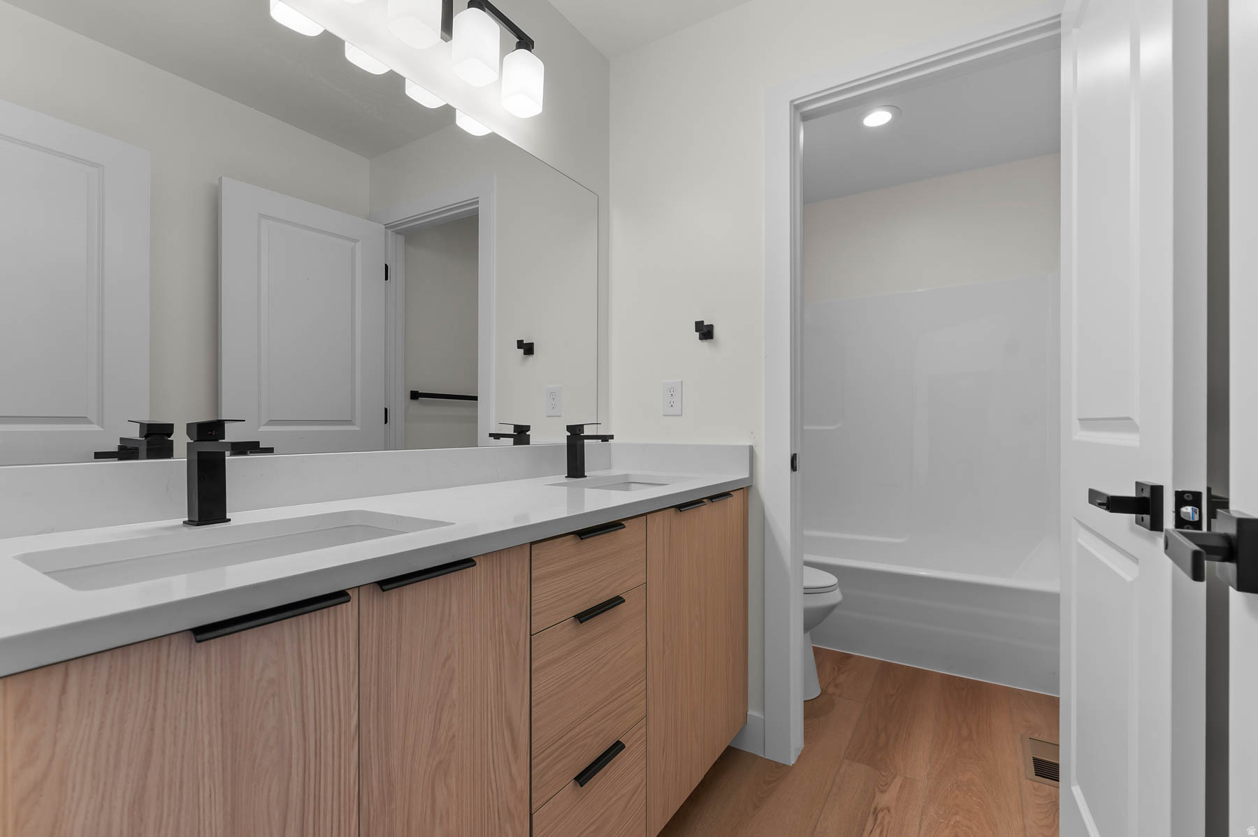 BELLE HOLLOW - Residential