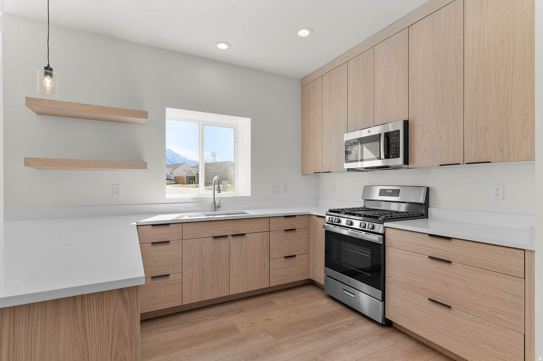 BELLE HOLLOW - Residential