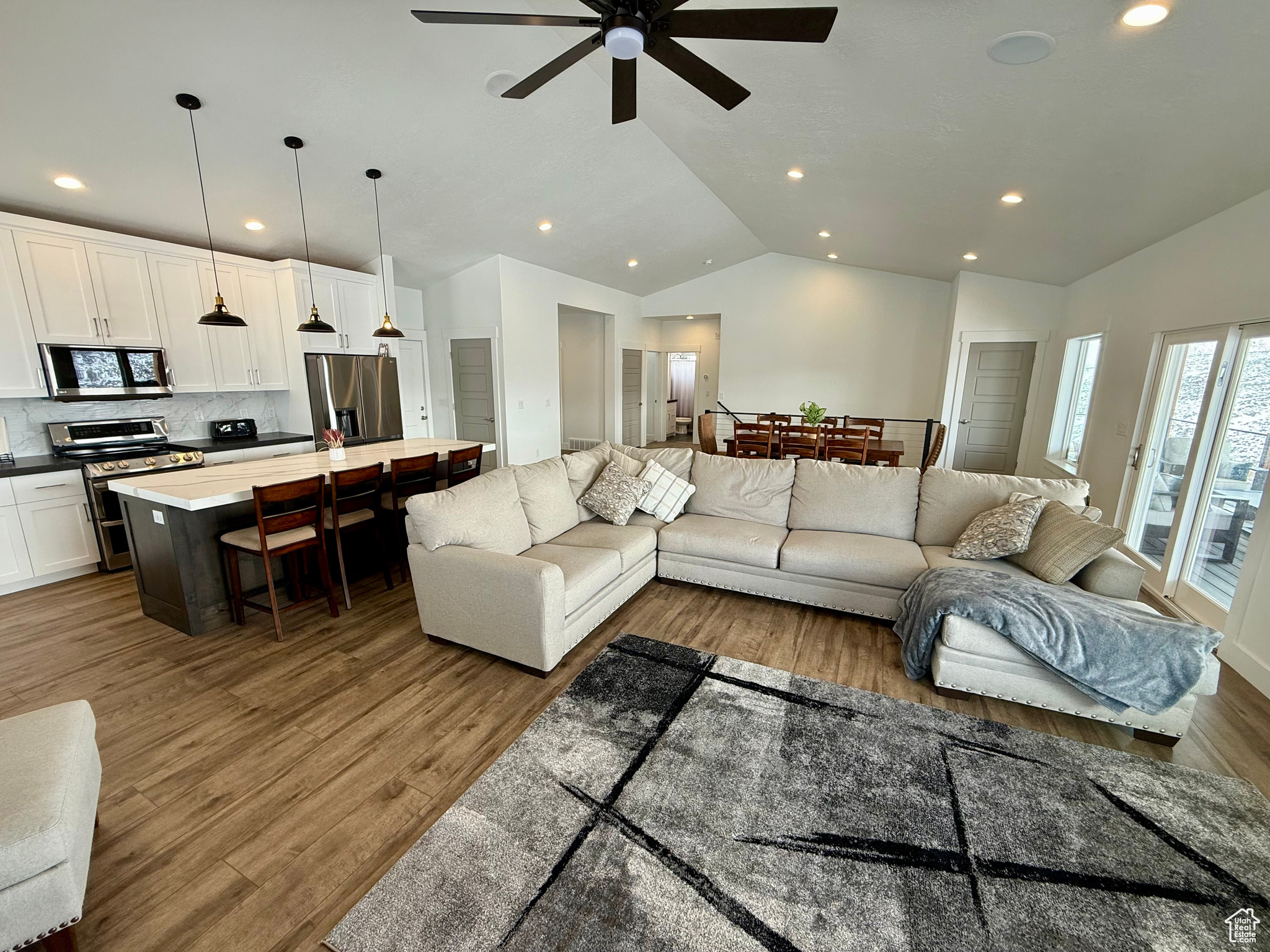 3153 S Country Club Way, Garden City, Utah image 3