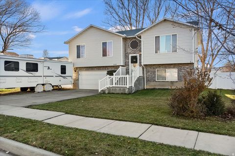 Tiny photo for 2377 W 2120 N, Clinton, UT 84015 (MLS # 2127136)