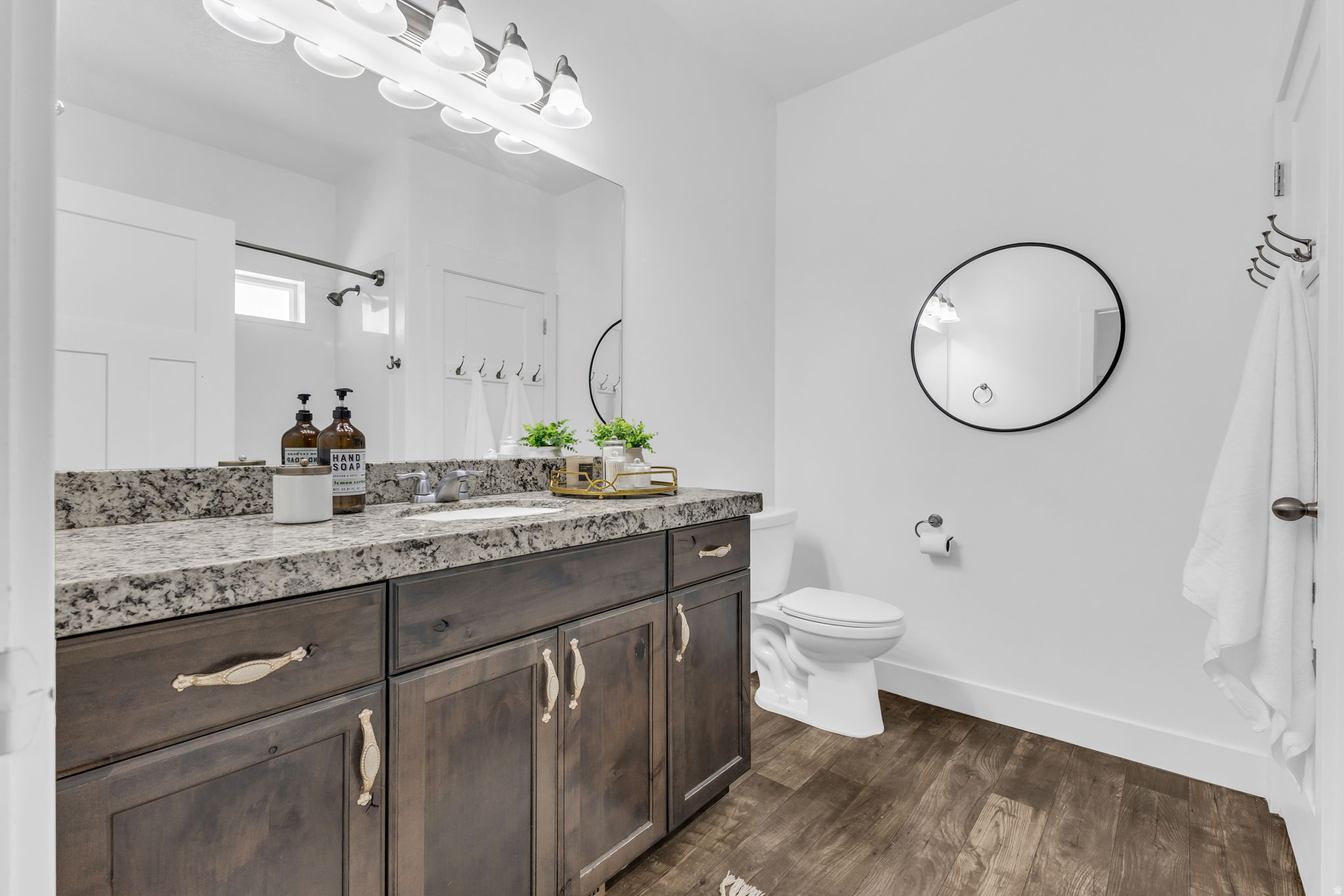 SILVER LAKE - Residential