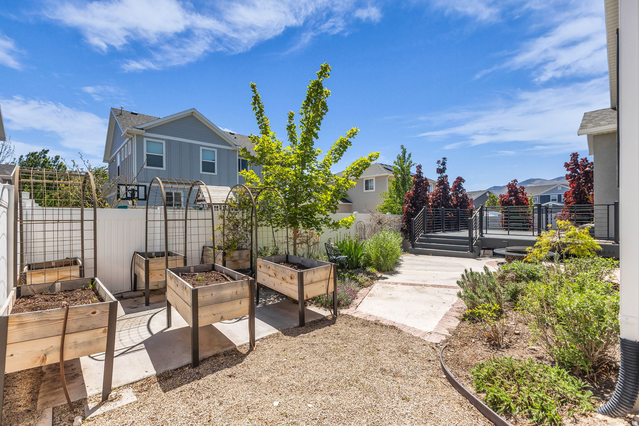 SILVER LAKE - Residential