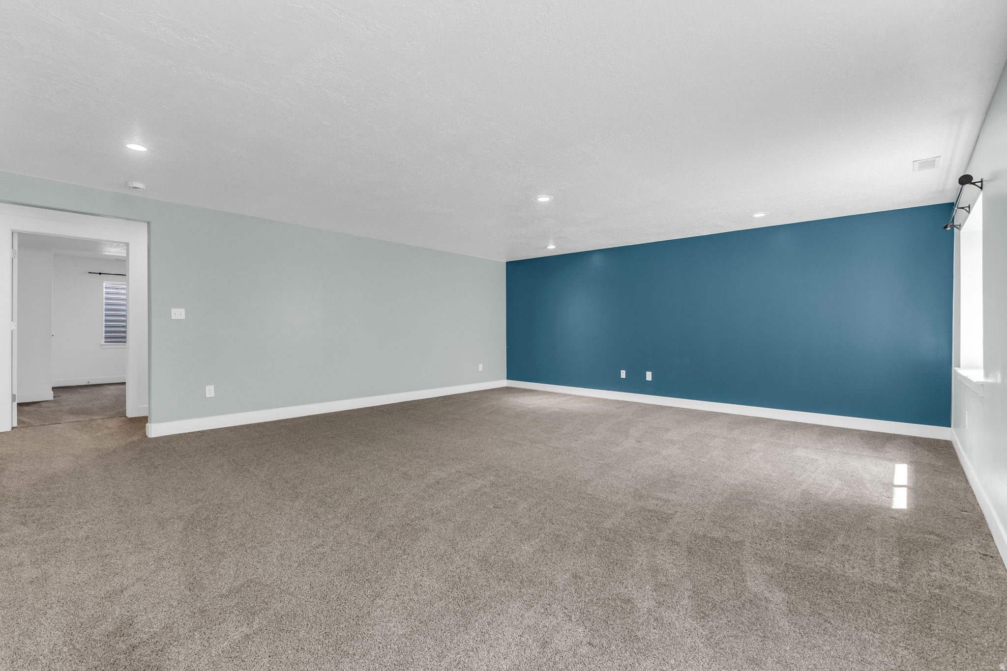 SILVER LAKE - Residential