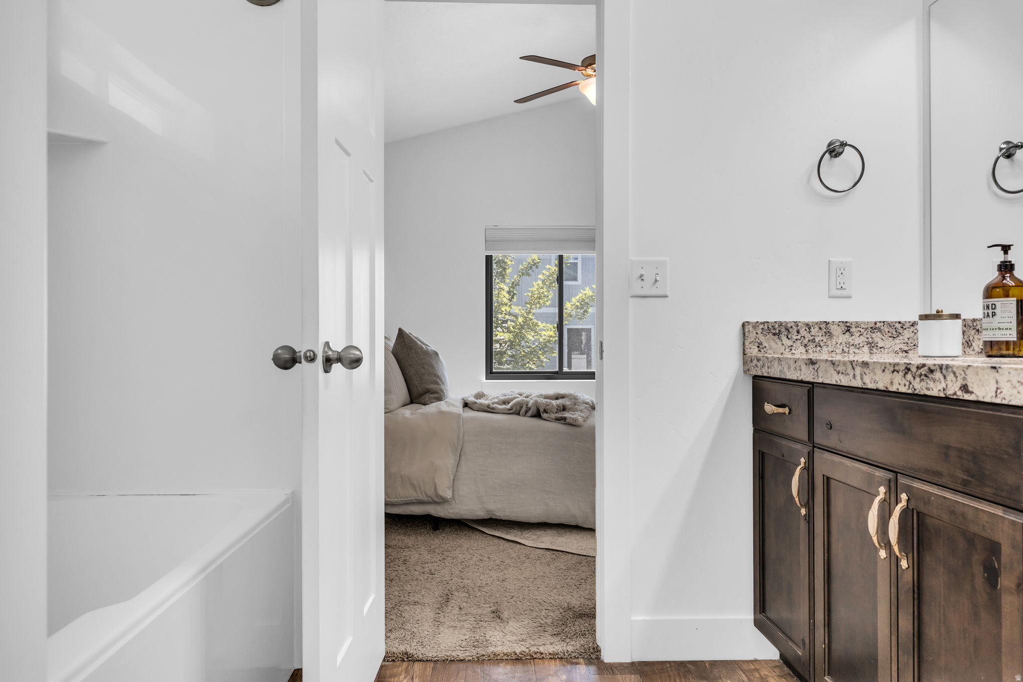 SILVER LAKE - Residential