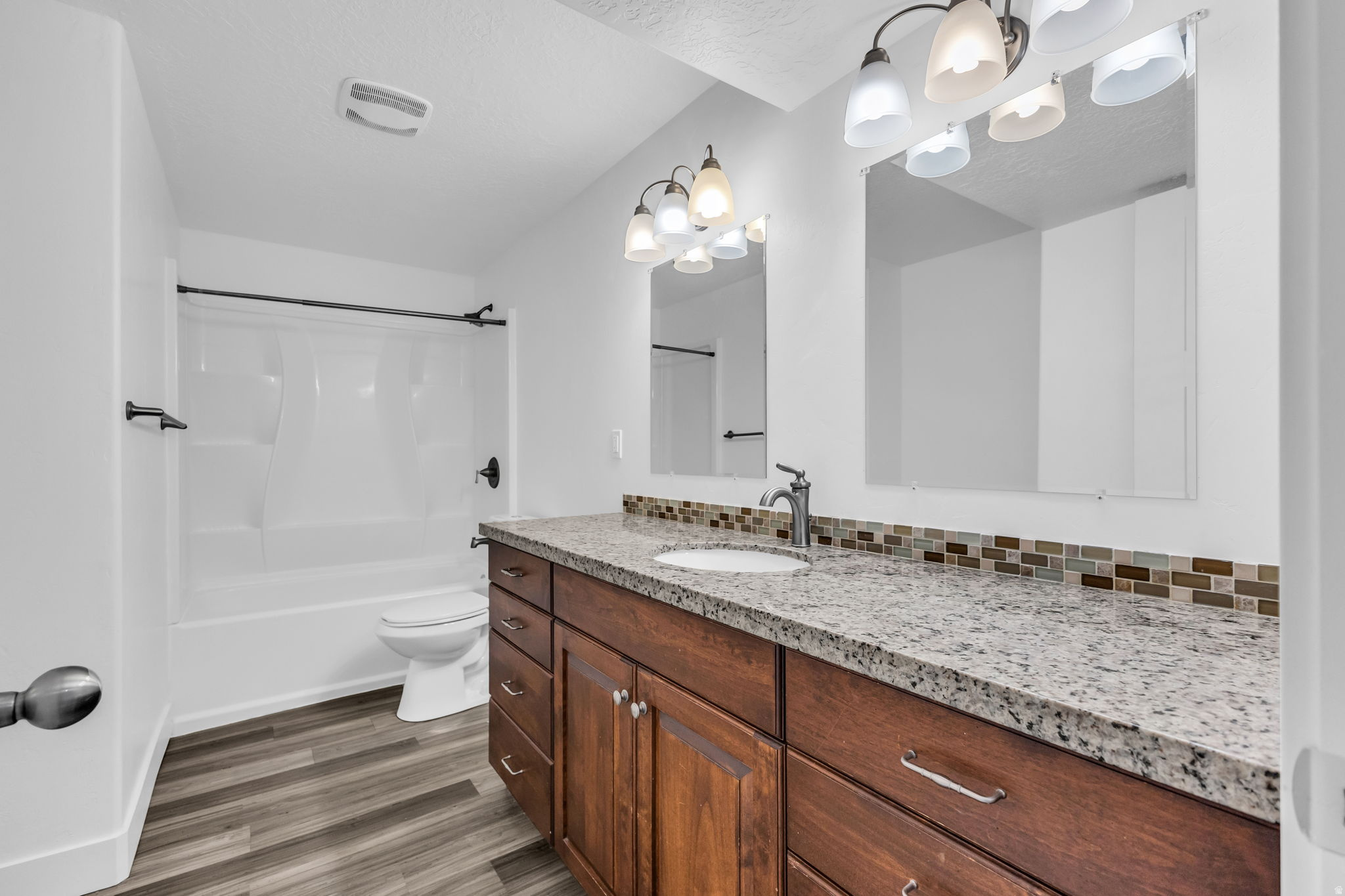 SILVER LAKE - Residential