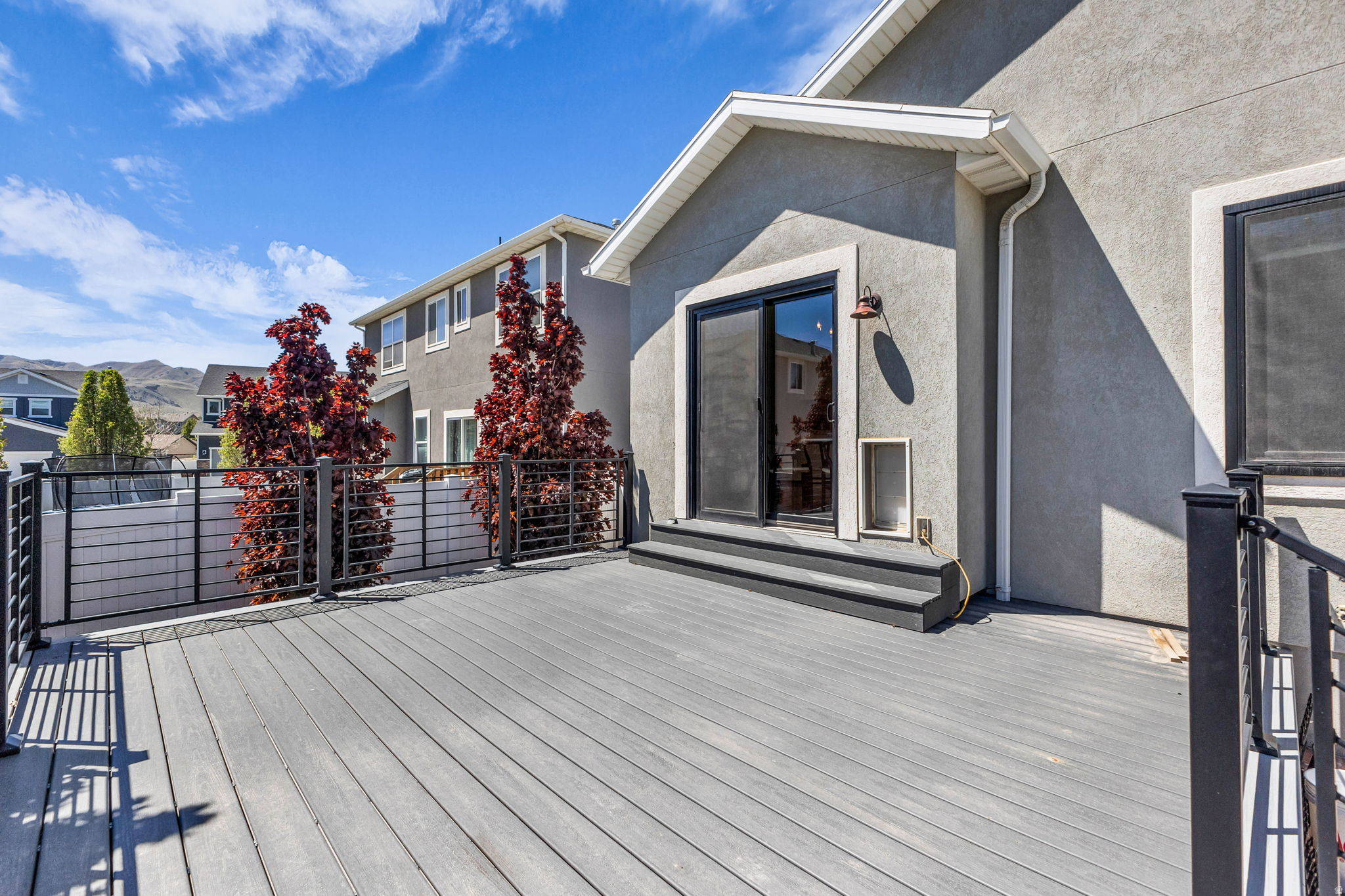 SILVER LAKE - Residential