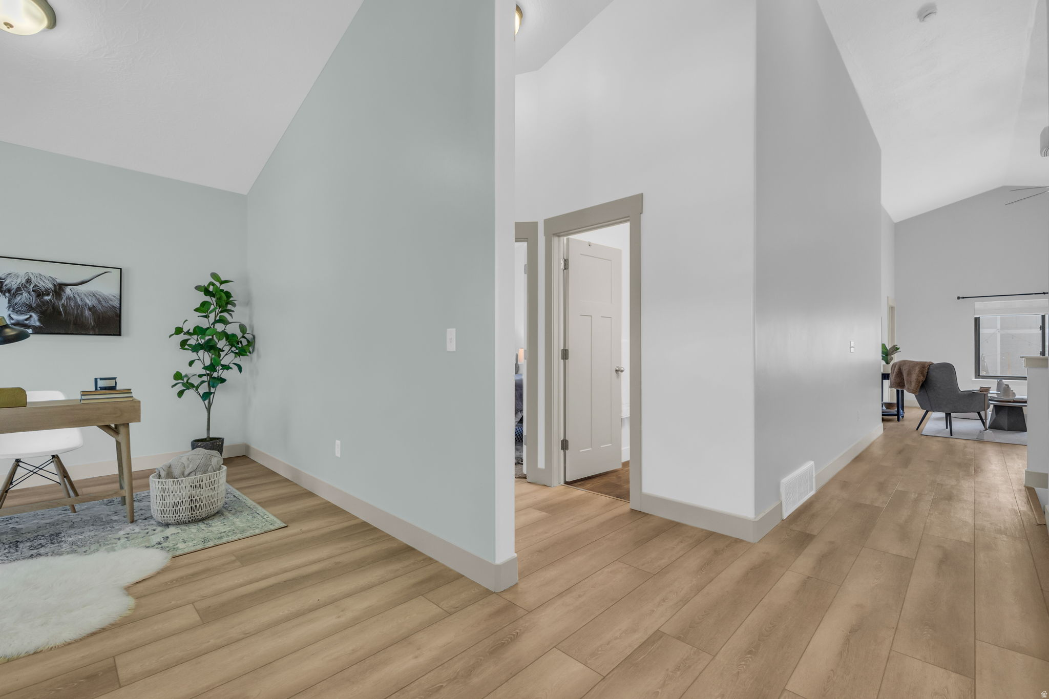 SILVER LAKE - Residential