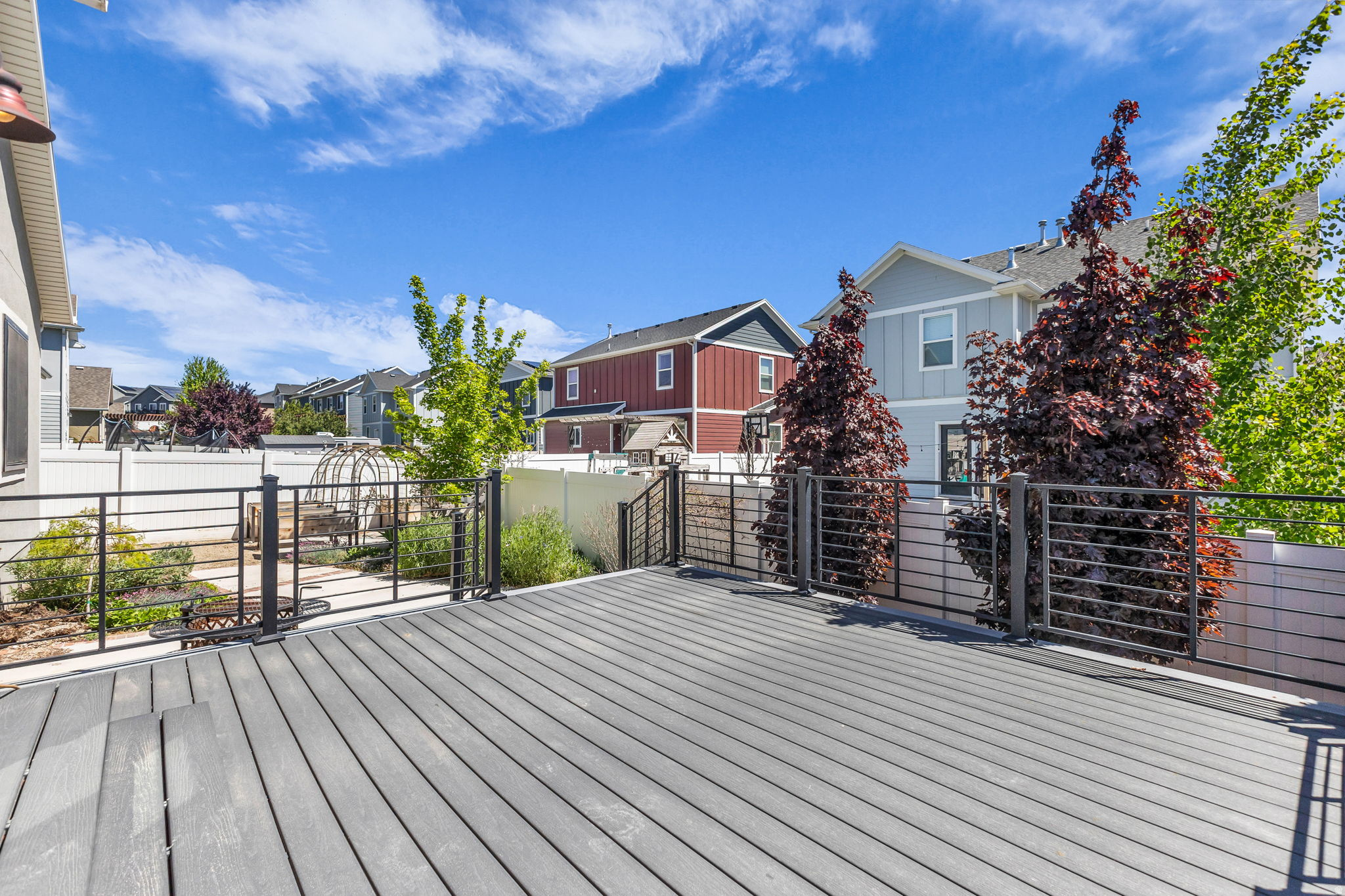 SILVER LAKE - Residential