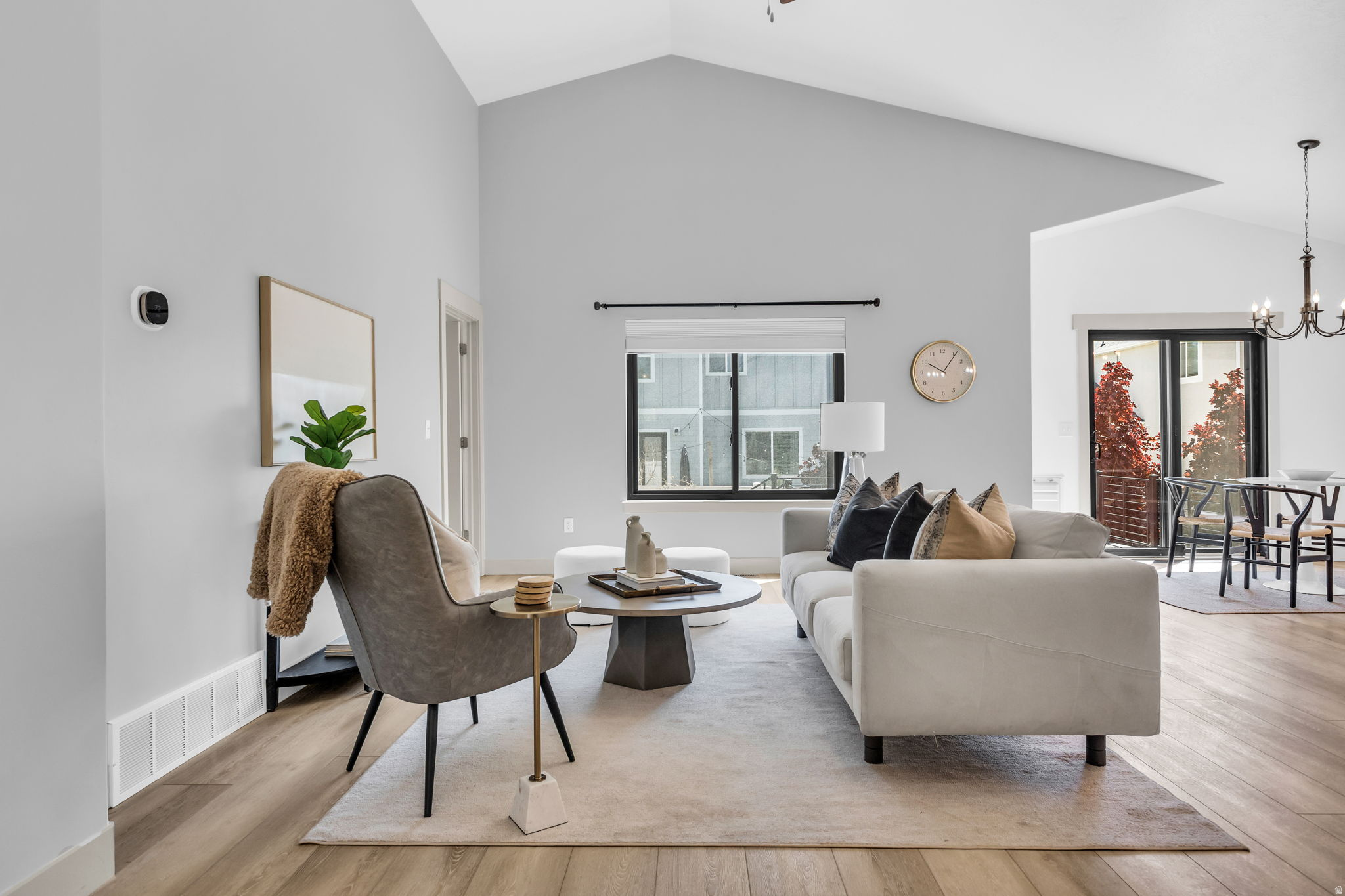 SILVER LAKE - Residential