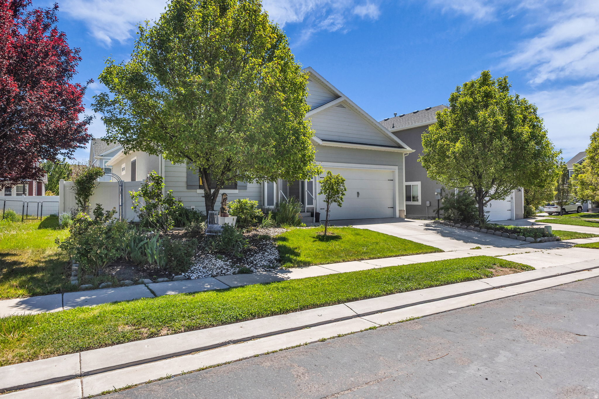 SILVER LAKE - Residential
