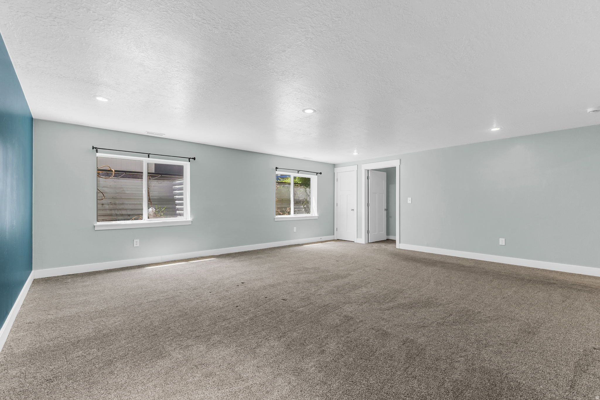 SILVER LAKE - Residential
