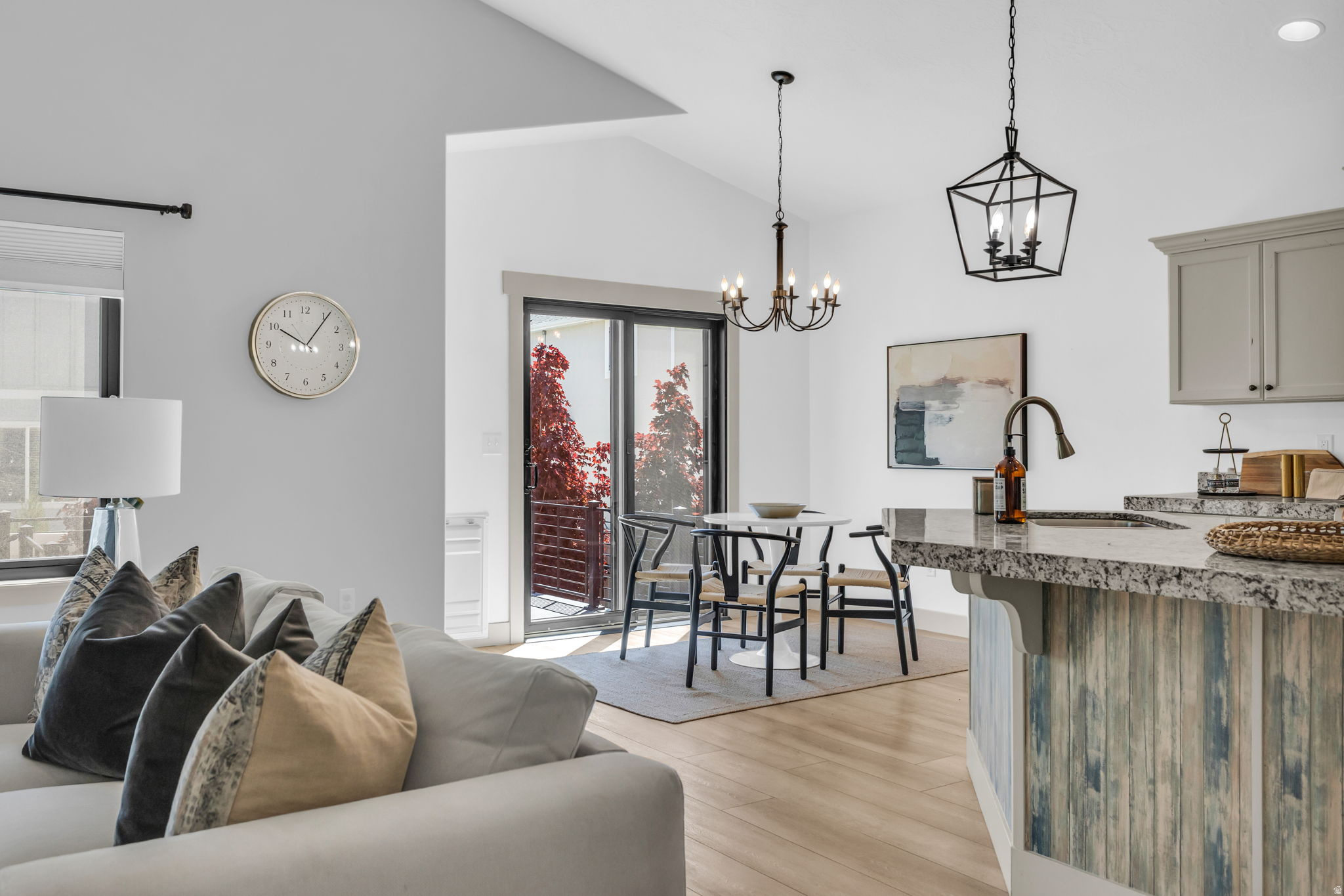 SILVER LAKE - Residential