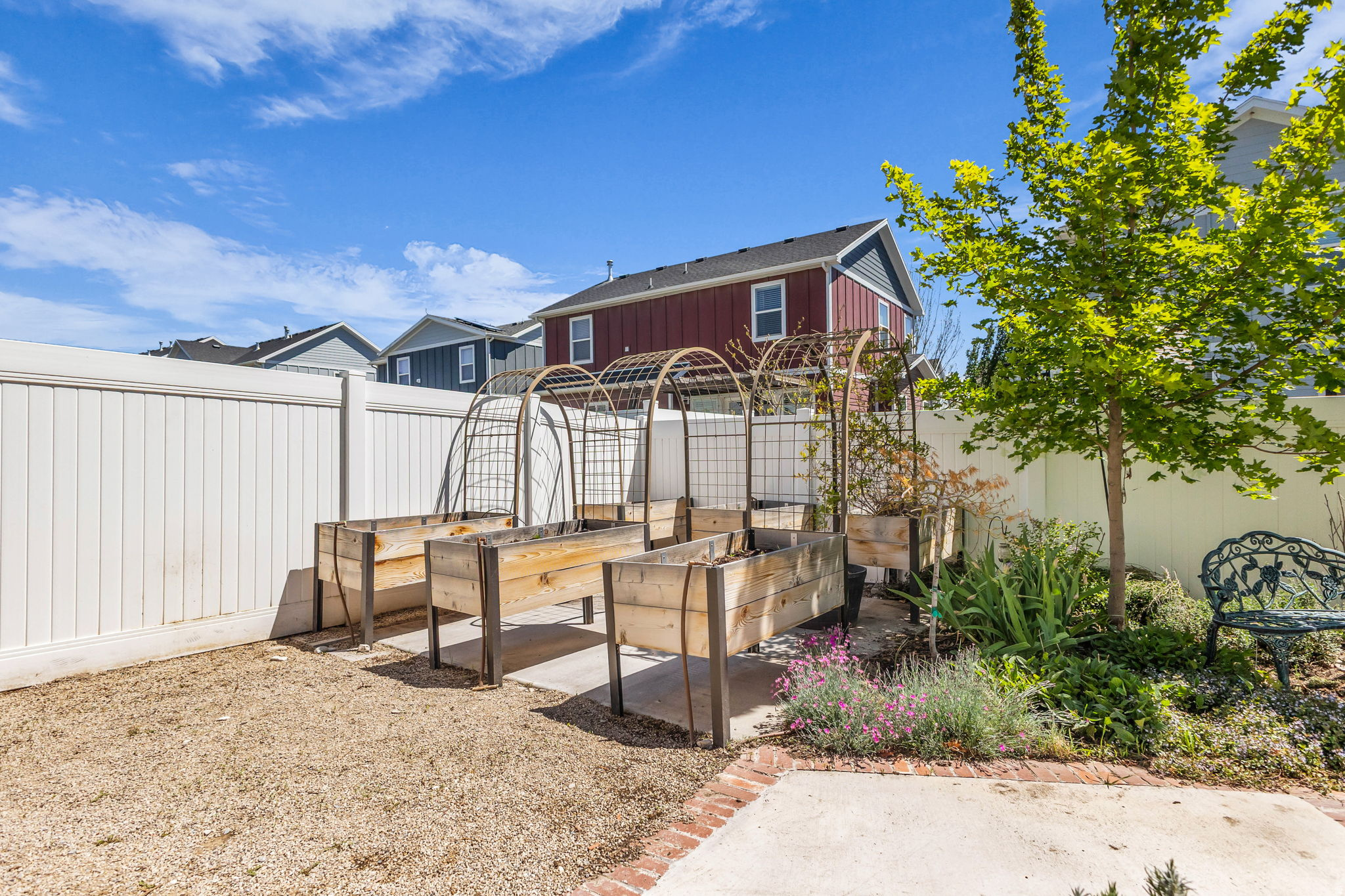SILVER LAKE - Residential