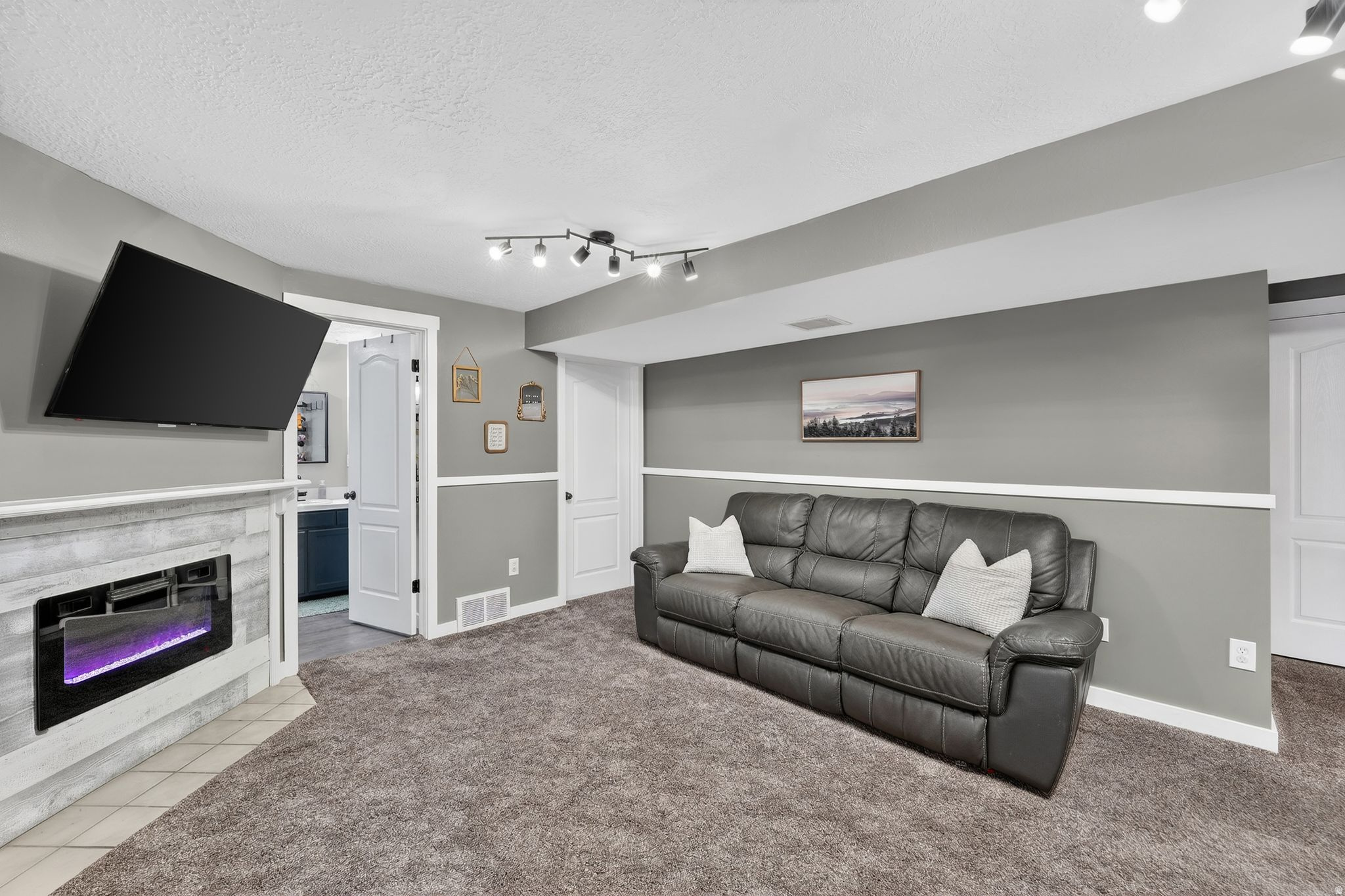 OAK WOOD HILLS - Residential