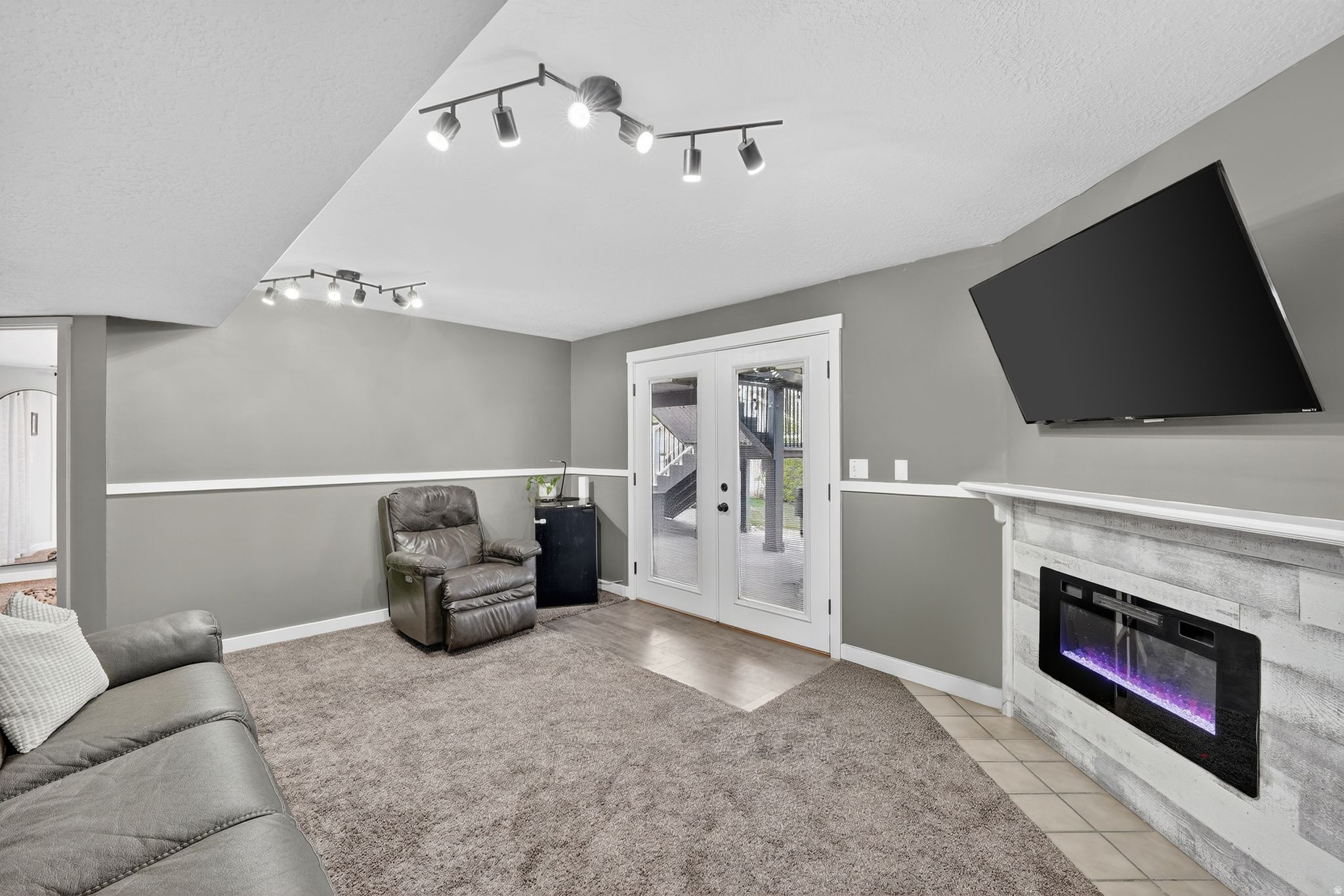 OAK WOOD HILLS - Residential