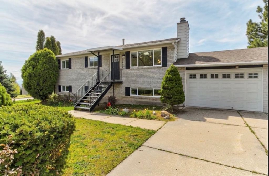 Photo of 2567 N 1450 E, Layton, UT 84040 (MLS # 2149119)