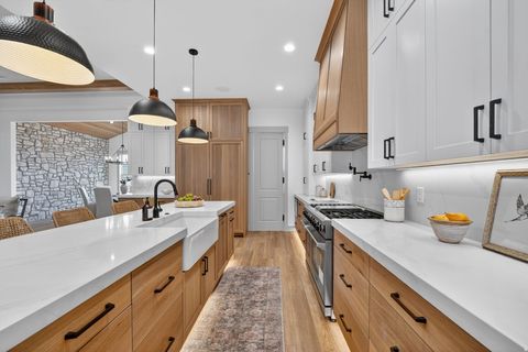 Tiny photo for 1096 N 1000 E, Mapleton, UT 84664 (MLS # 2127857)