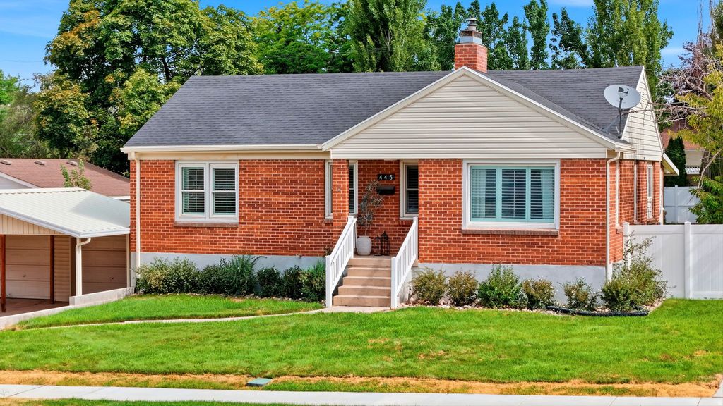 Photo of 445 E 200 N, Kaysville, UT 84037 (MLS # 2172369)