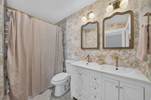 Tiny photo for 445 E 200 N, Kaysville, UT 84037 (MLS # 2172369)