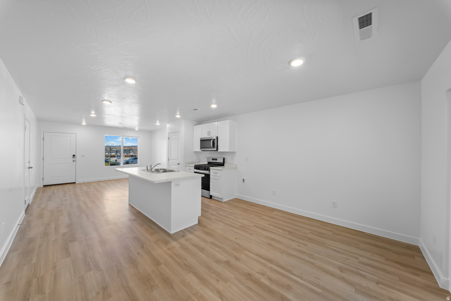 STANDING ROCK LONG VALLEY - Residential