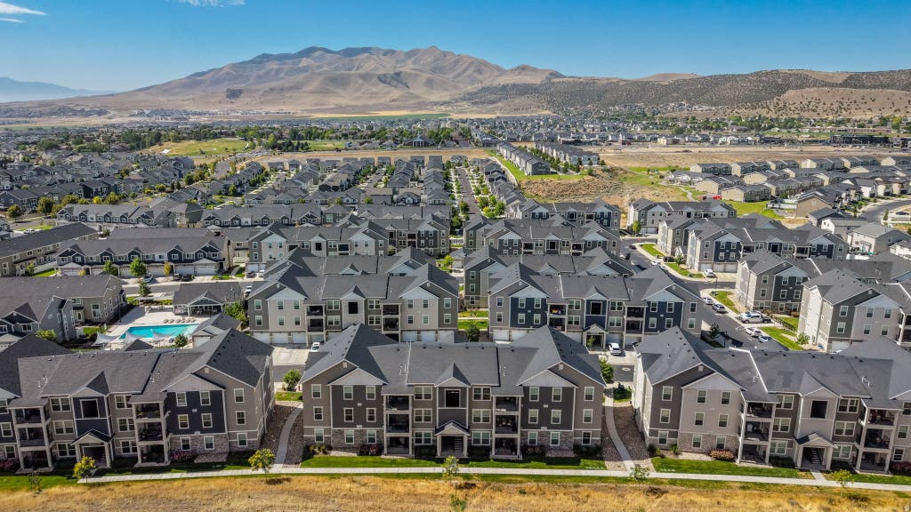 Photo of 1794 W EAGLEWOOD DR N #201, Saratoga Springs, UT 84045 (MLS # 2171330)