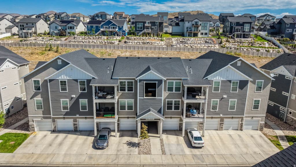 Photo of 1794 W EAGLEWOOD DR N #201, Saratoga Springs, UT 84045 (MLS # 2171330)