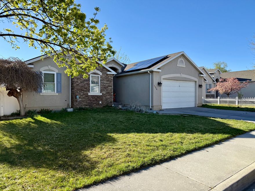 Welcome home to this open-concept property featuring a custom kitchen with granite countertops and a spacious master suite. Enjoy beautiful views from the deck, plus the added flexibility of a basement entrance and plenty of storage. Ideally located near shopping, parks, and walking trails with easy freeway access-this home offers comfort, convenience, and lifestyle all in one.