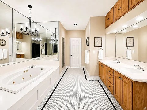 Tiny photo for 978 OAKWOOD DR, Bountiful, UT 84010 (MLS # 2184594)