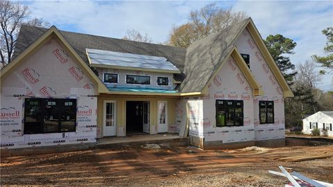 Photo of 1301 W HUNTER Avenue, Opelika, AL 36801 (MLS # 178043)