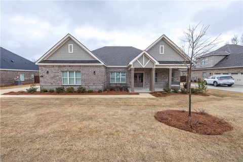 Photo of 2812 RAINMAKER RUN Drive, Auburn, AL 36832 (MLS # 179130)