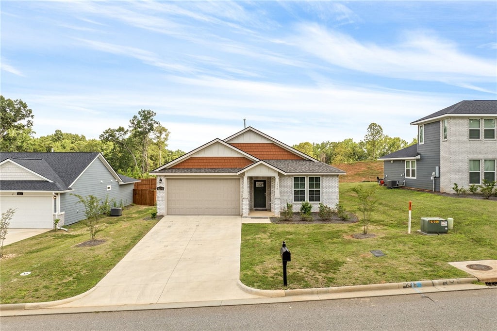 Photo of 1275 CRESCENT Boulevard, Auburn, AL 36830 (MLS # 182085)