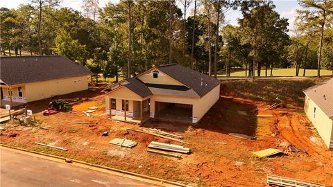 Photo of 115 JANE'S Way, Dadeville, AL 36853 (MLS # 176961)