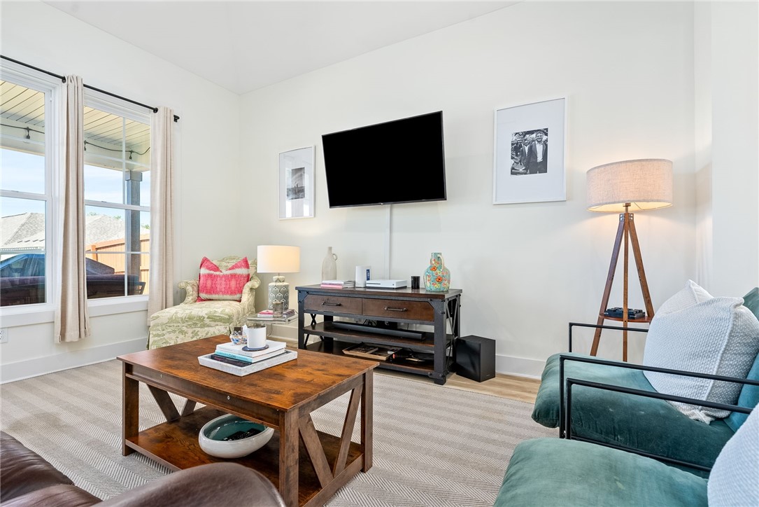 1061 WOODLAND Circle