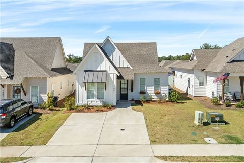 Photo of 1061 WOODLAND Circle, Opelika, AL 36801 (MLS # 176857)